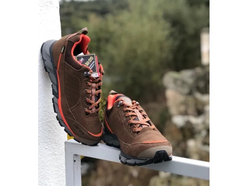 DEPORTIVO CON GORE-TEX SURROUND MASAI CHIRUCA EN COLOR MARRÓN-NARANJA